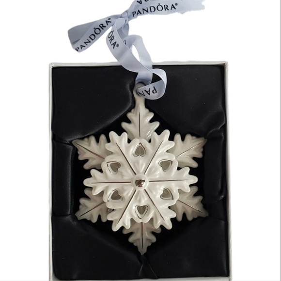 Pandora • 2015 Snowflake Holiday Ornament - Picture 2 of 4